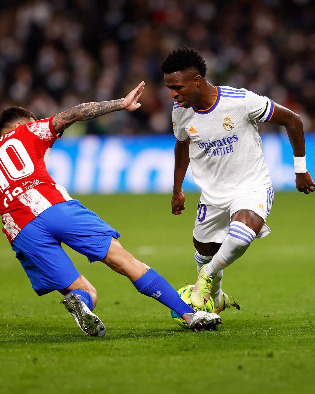 马德里德比撕破床单  皇马7连胜稳当老大