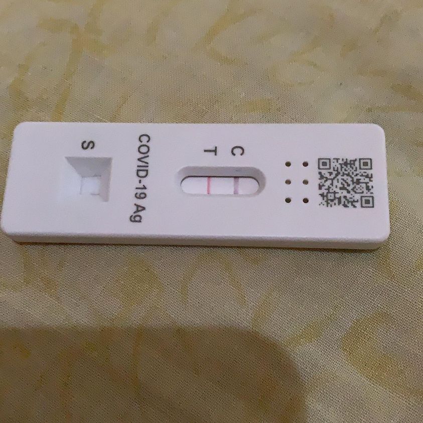 马来女歌手一家七口确诊 居家隔离挤1间房