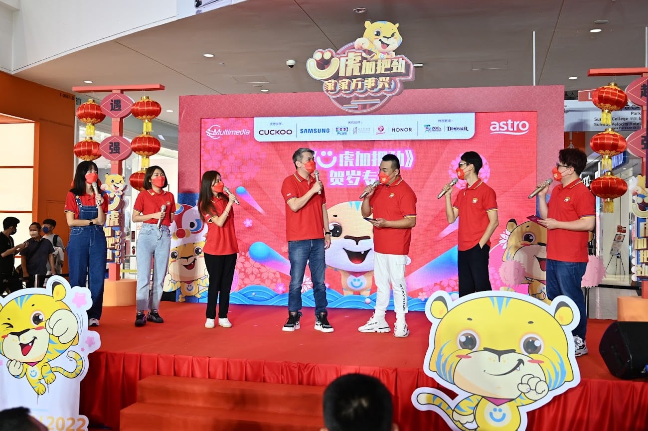 黄一飞呛声林德荣《Ü虎加把劲》 邓智彰从黑发写到了白头	