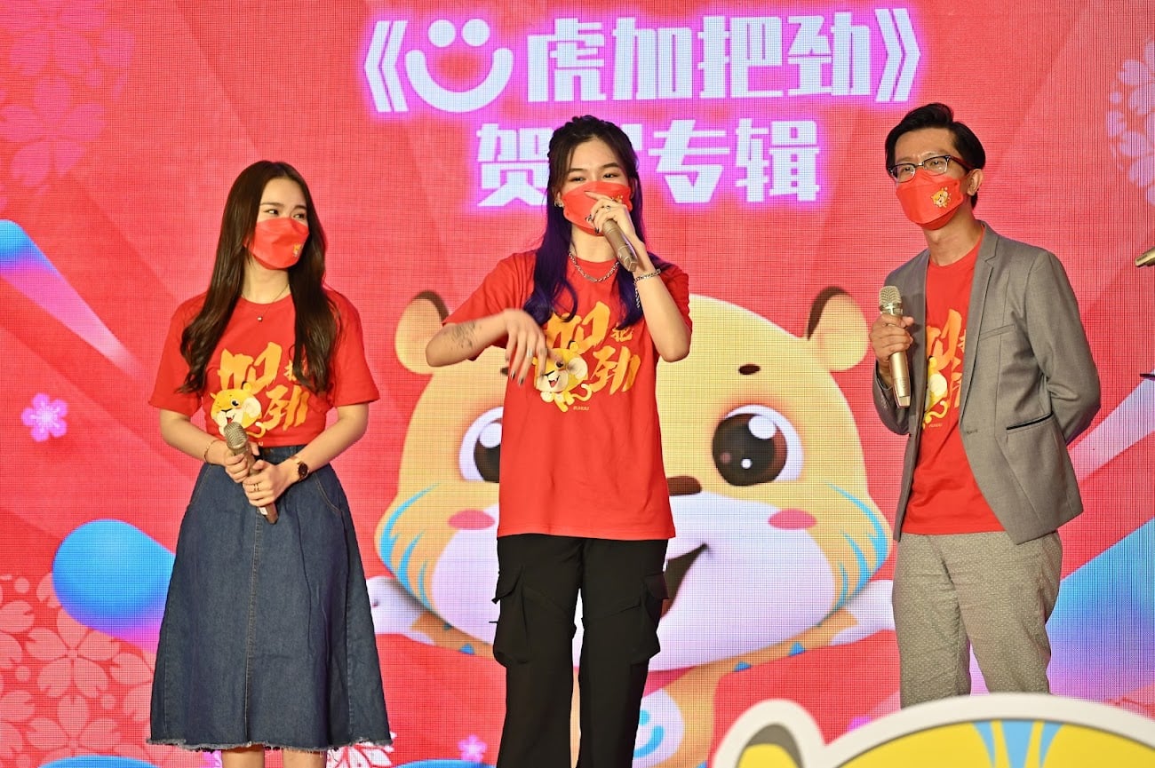 黄一飞呛声林德荣《Ü虎加把劲》 邓智彰从黑发写到了白头	