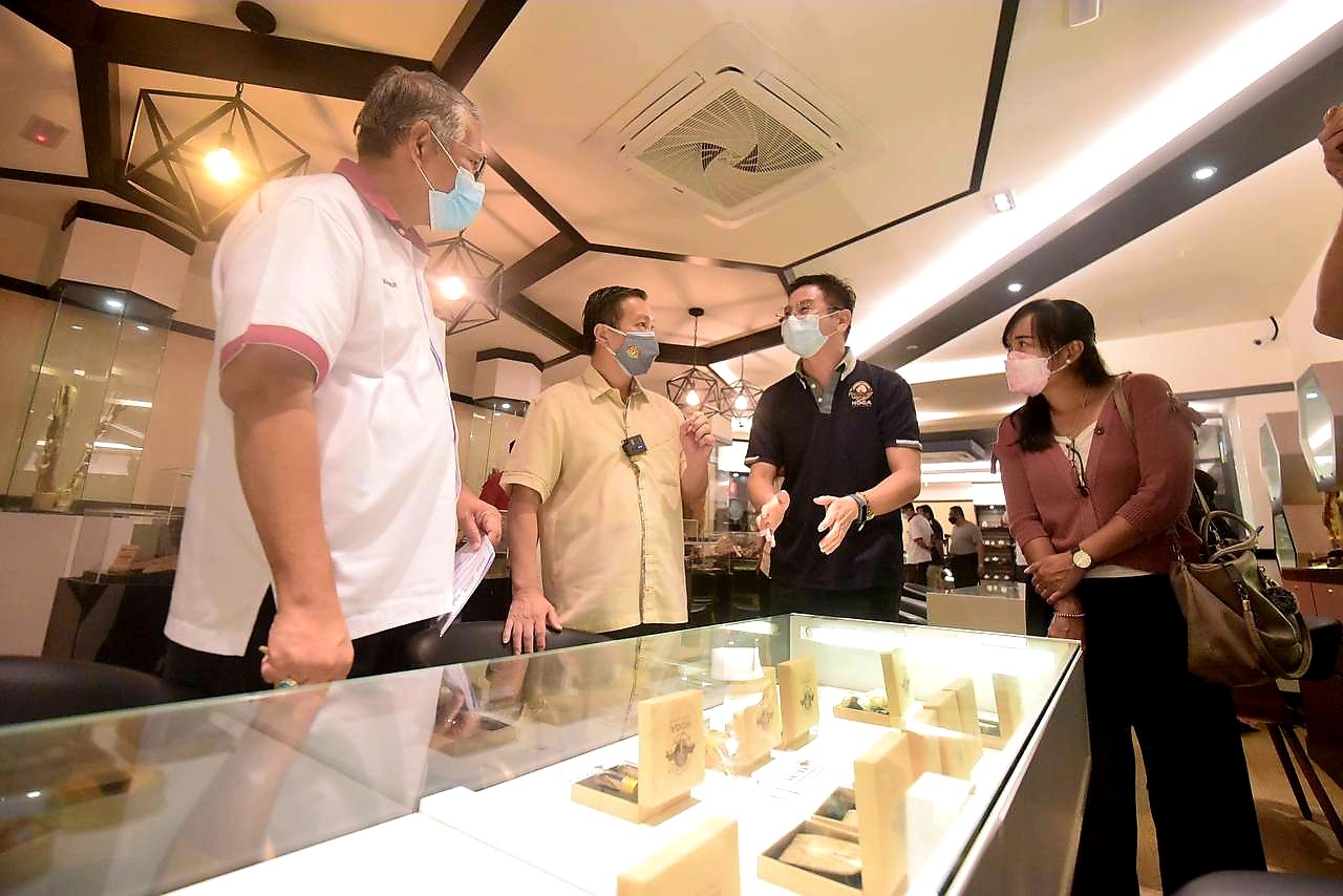 黄日昇:加强推广沉香木 提高市场竞争力