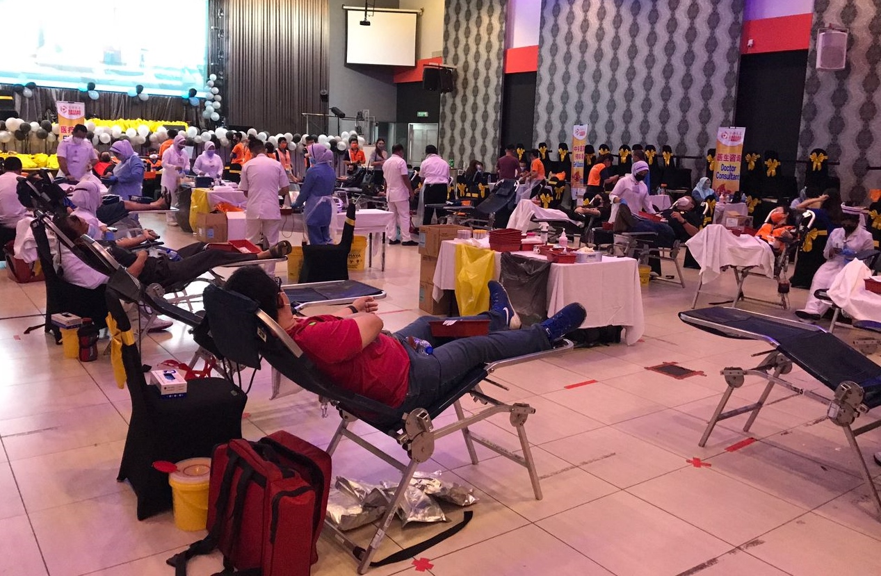 (古城封底主文)峇樟慈善基金与本报联办捐血运动,筹逾300包血浆充裕中央医院血库