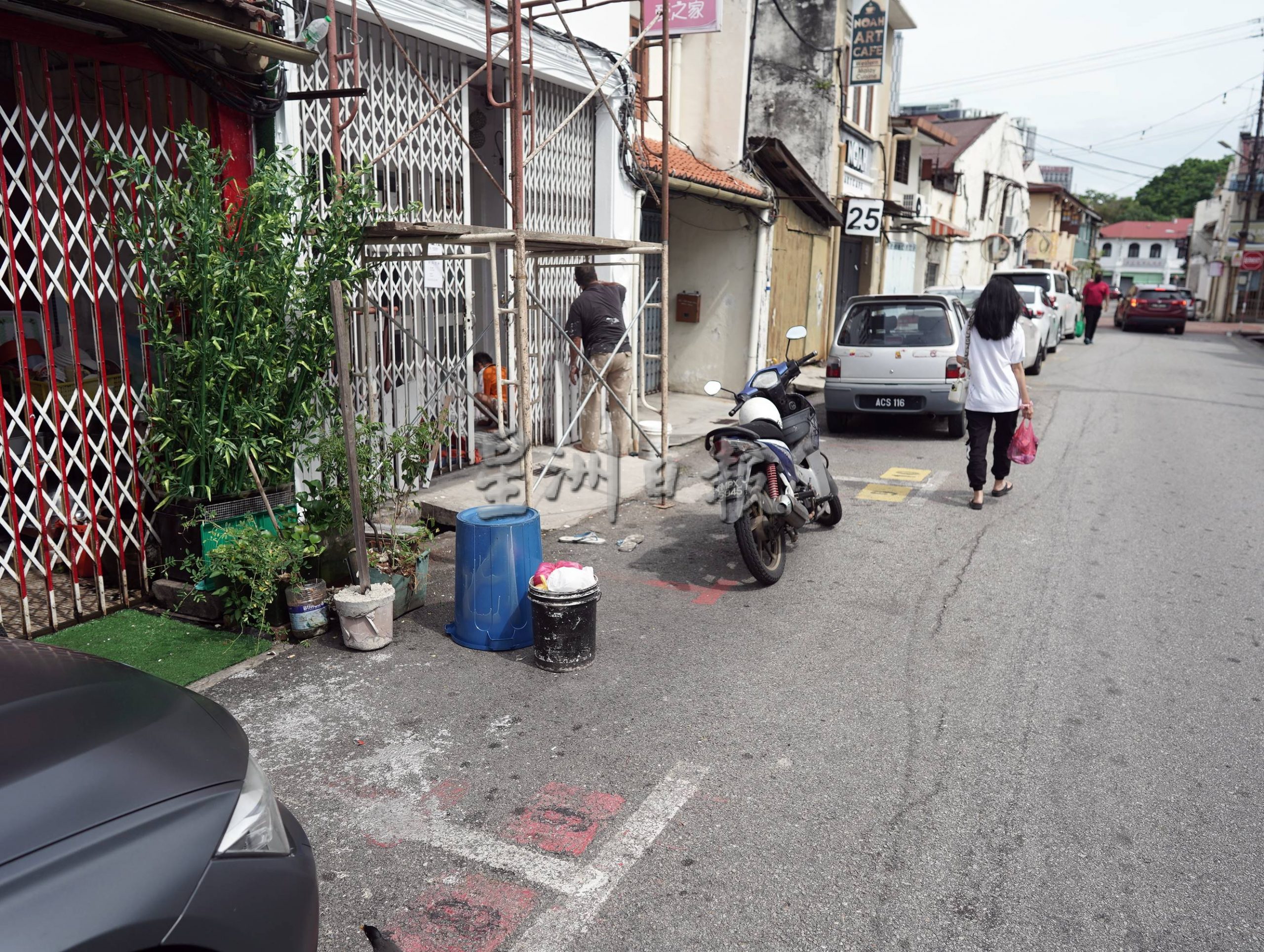 (古城封面主文)非法霸占停车位,市区停车位更少了