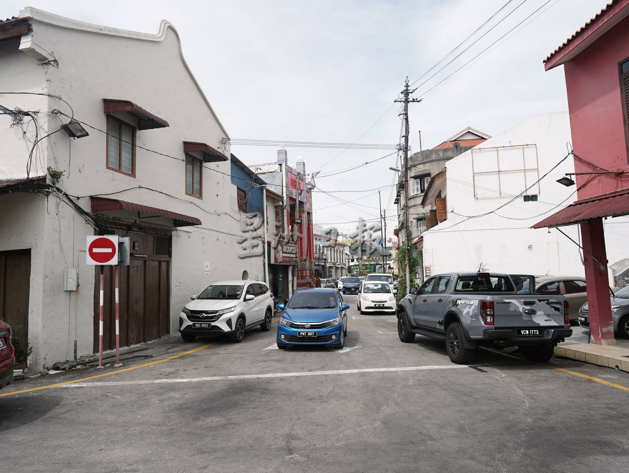 （古城封面主文）非法霸占停车位，市区停车位更少了