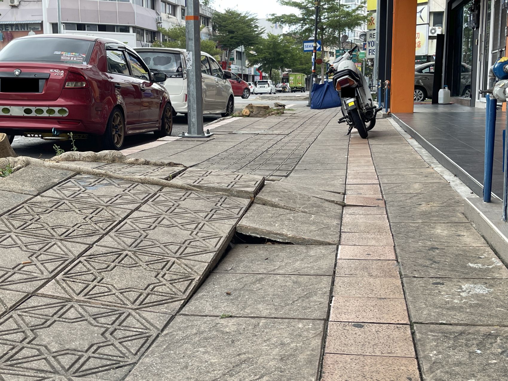 （古城封面主文）马六甲拉也行人走道犹如山地·藏有陷阱