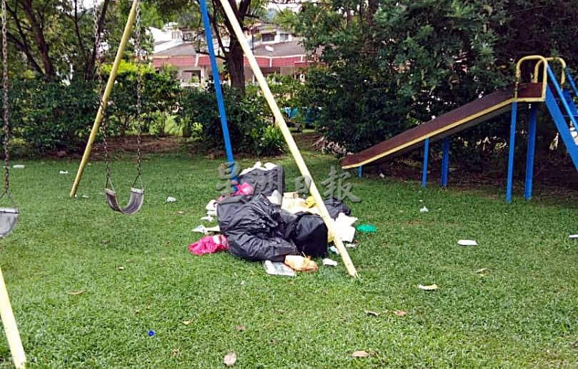 (古城封面副文)合作花园篮球场被设为投票中心,投票结束善后工作未处理好,也破坏了当地路面影响居民运动