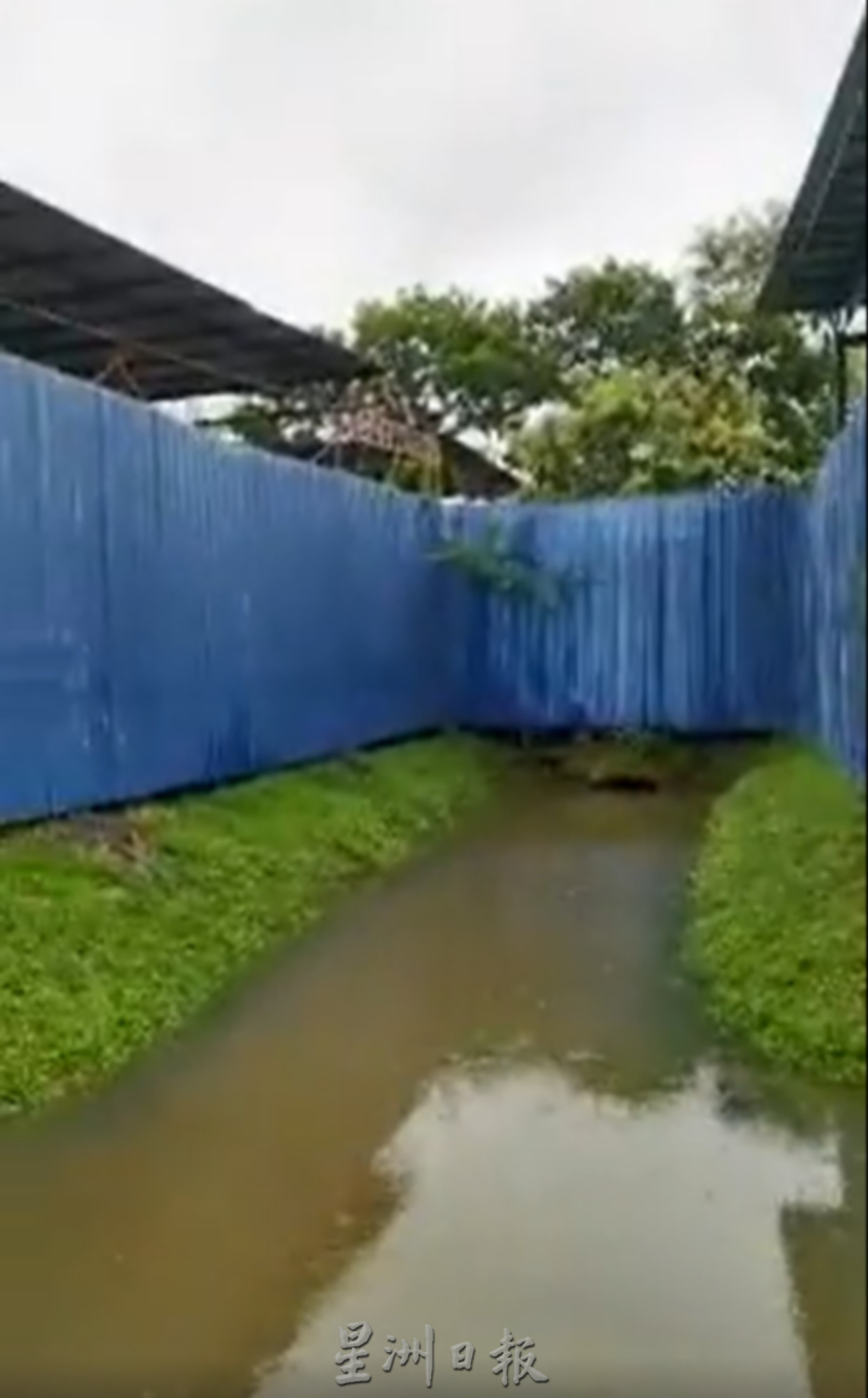 （古城封面副文）谢守钦：向政府反映玛琳柏迈“倾斜屋”问题