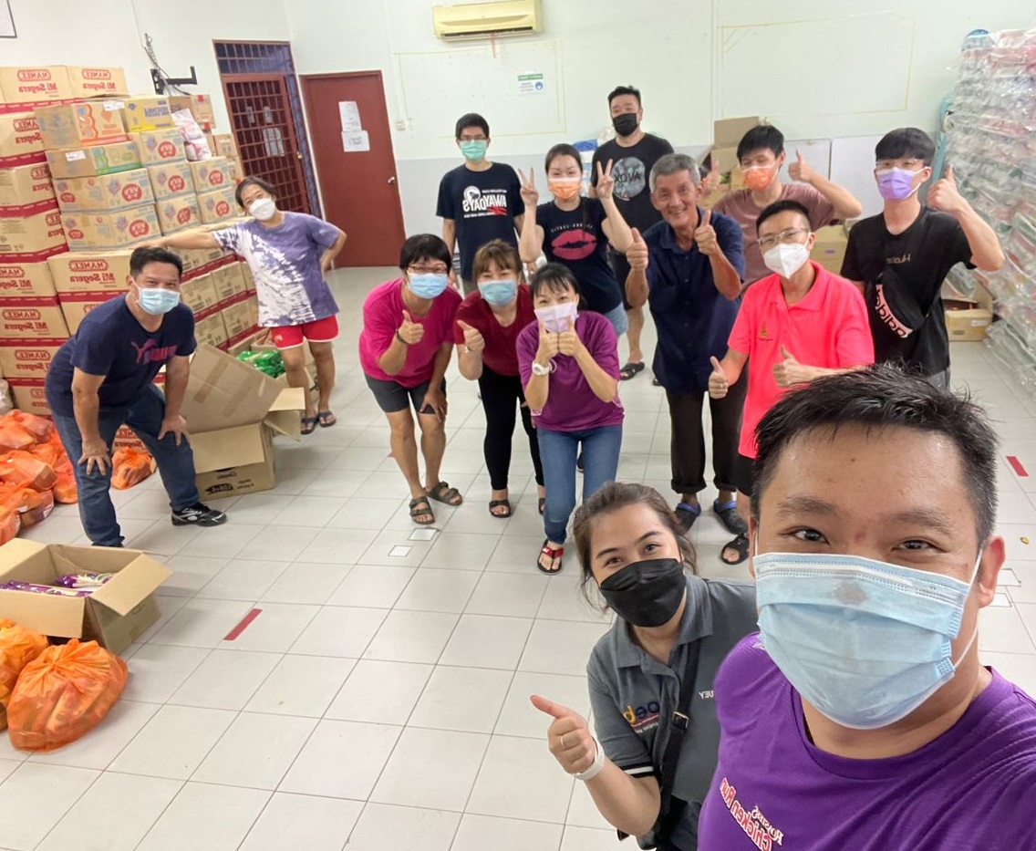 （大都会封面）救灾物资缺床褥、小电器；旧衣物过剩！