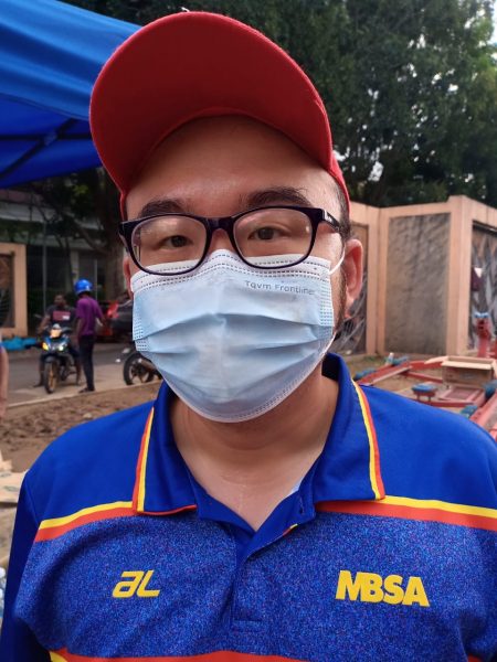 (大都会封面)救灾物资缺床褥、小电器;旧衣物过剩!