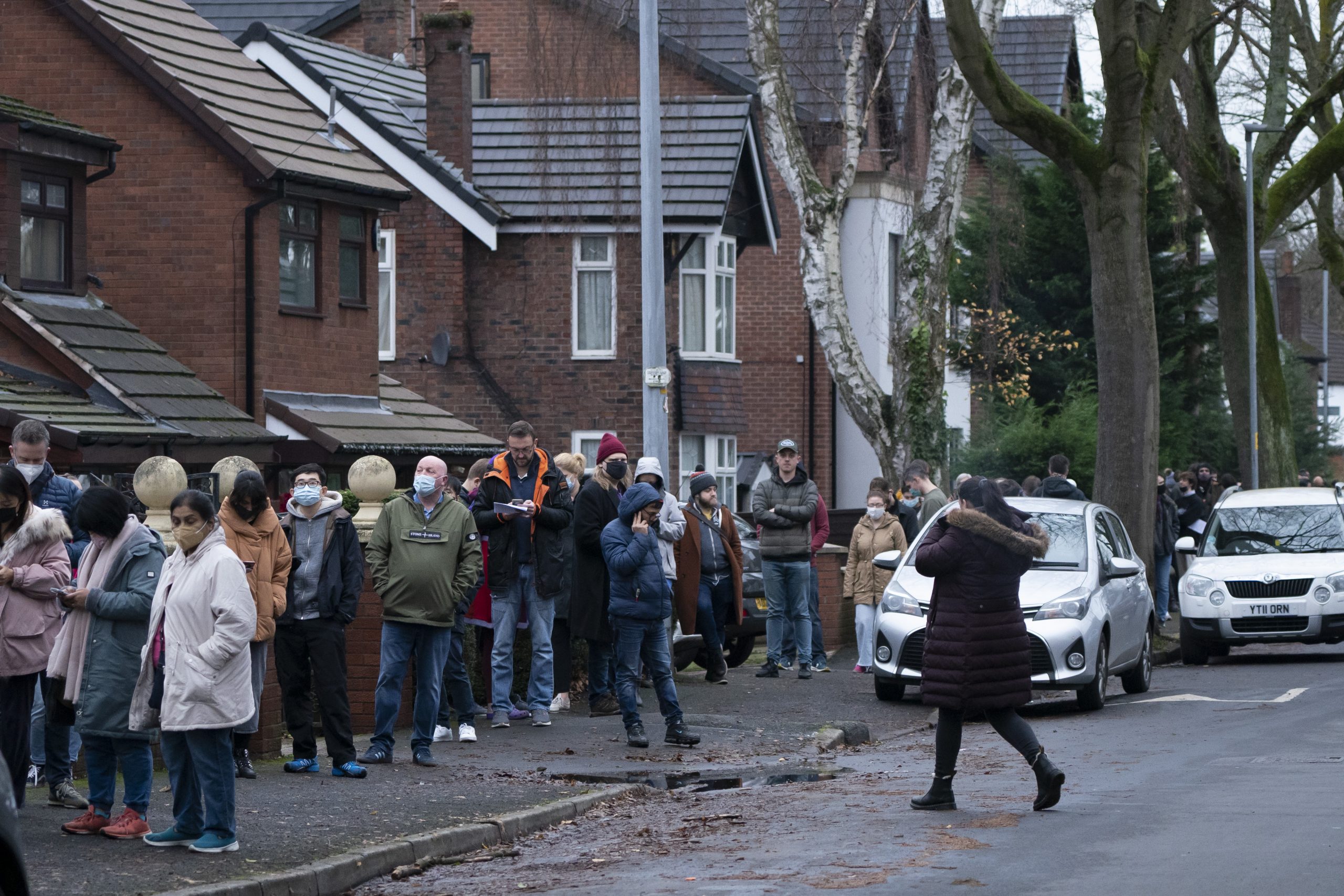 (头)卫长警告Omicron将成主要毒株 英单日确诊恐飙20万 /主