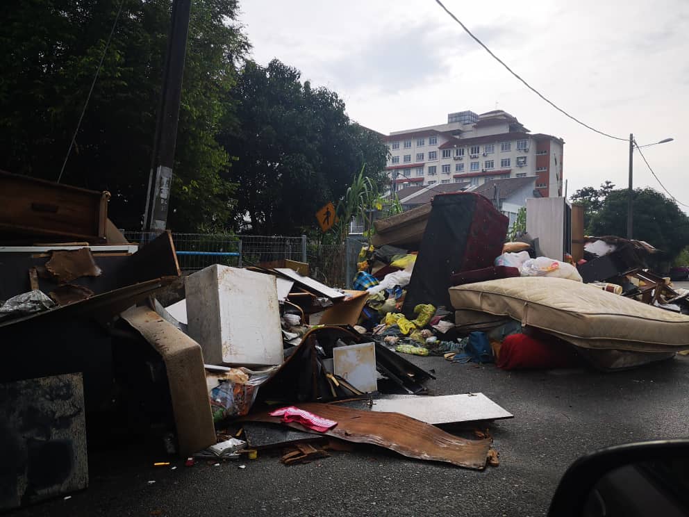 （版3头）大都会-跟进灾区的清理工作 12图