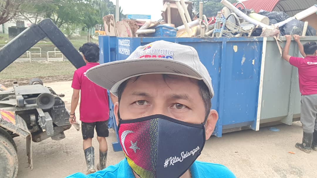 （版3头）大都会-跟进灾区的清理工作 12图