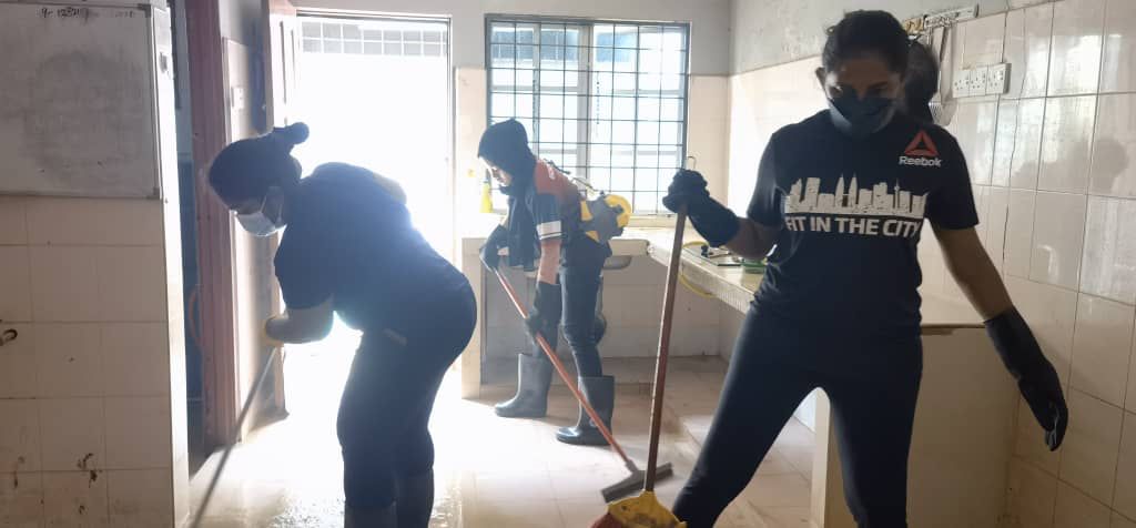 （版3头）大都会-跟进灾区的清理工作 12图