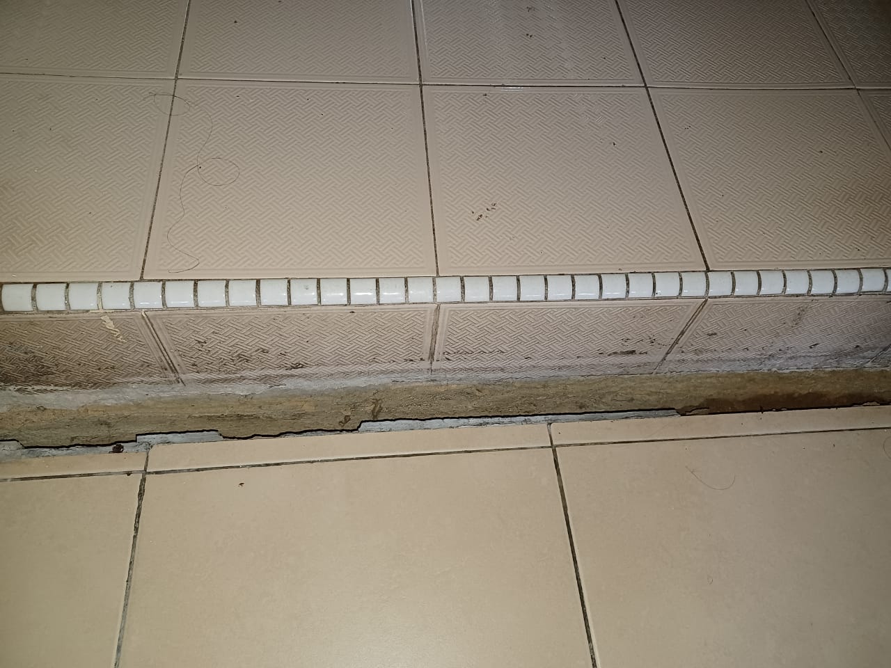 me （版2头）大都会/加影美华山庄第一期19路整30间屋子出现地陷和墙壁龟裂