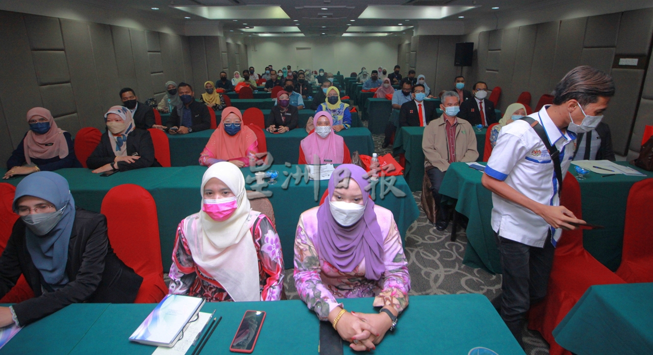 NS芦骨:阿德南末:舍监与教职工作需分割,不该由教师兼顾