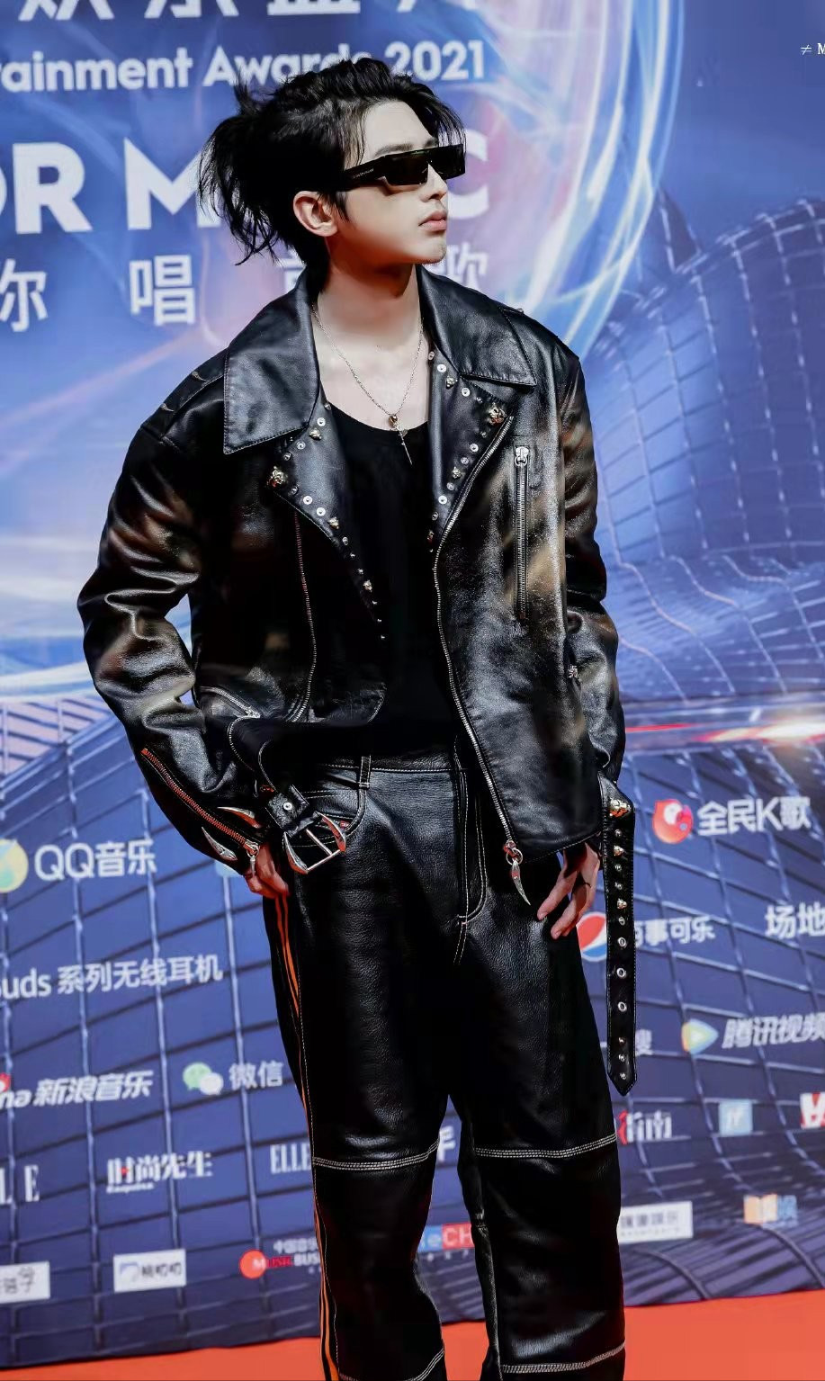 TMEA盛典|周杰伦唱8分钟速登热搜 蔡徐坤扎辫搭老虎夹克被嘲油腻