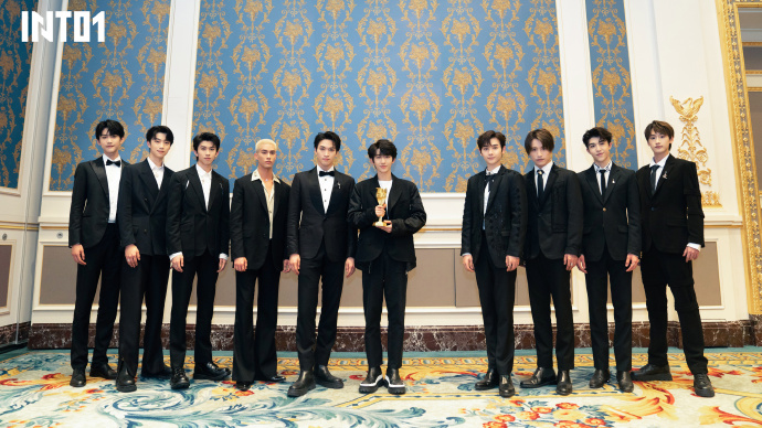 TMEA盛典|周杰伦唱8分钟速登热搜 蔡徐坤扎辫搭老虎夹克被嘲油腻