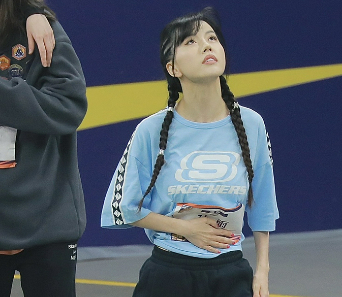 Yumi憔悴首现身照常录影 报警回执单遭爆造假