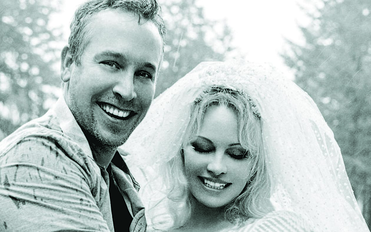 54岁彭美拉安德森  宣布与第5任老公离婚