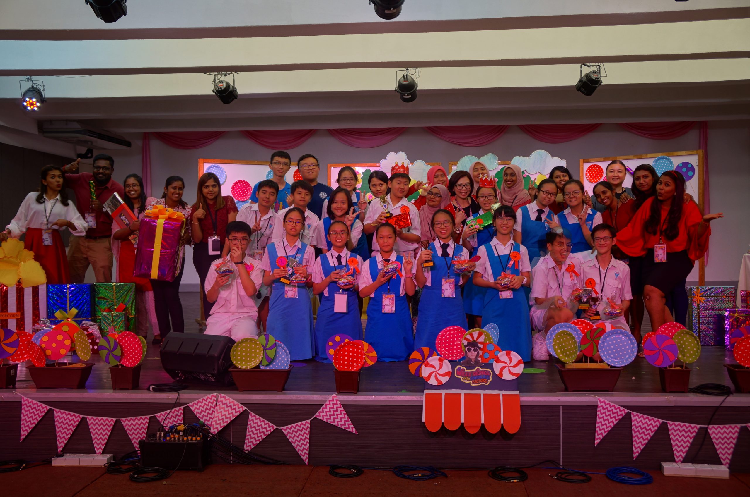 9/1见报∕我们/循人∕友族老师获董总长期服务奖