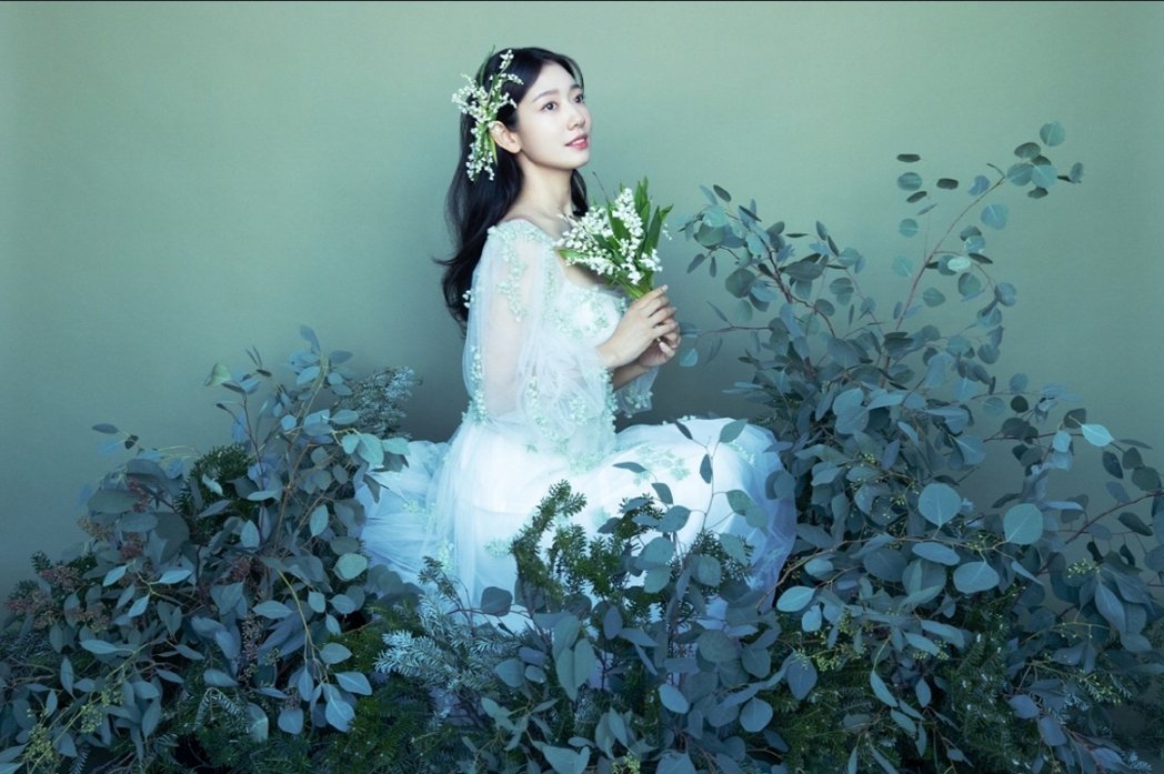 带球嫁巧遮孕肚 朴信惠绝美婚纱飘仙气