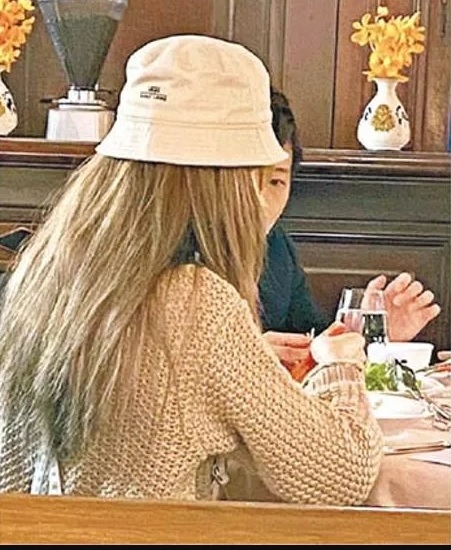 ​李佳芯又泄“蜜”照   新欢是冯盈盈旧爱？