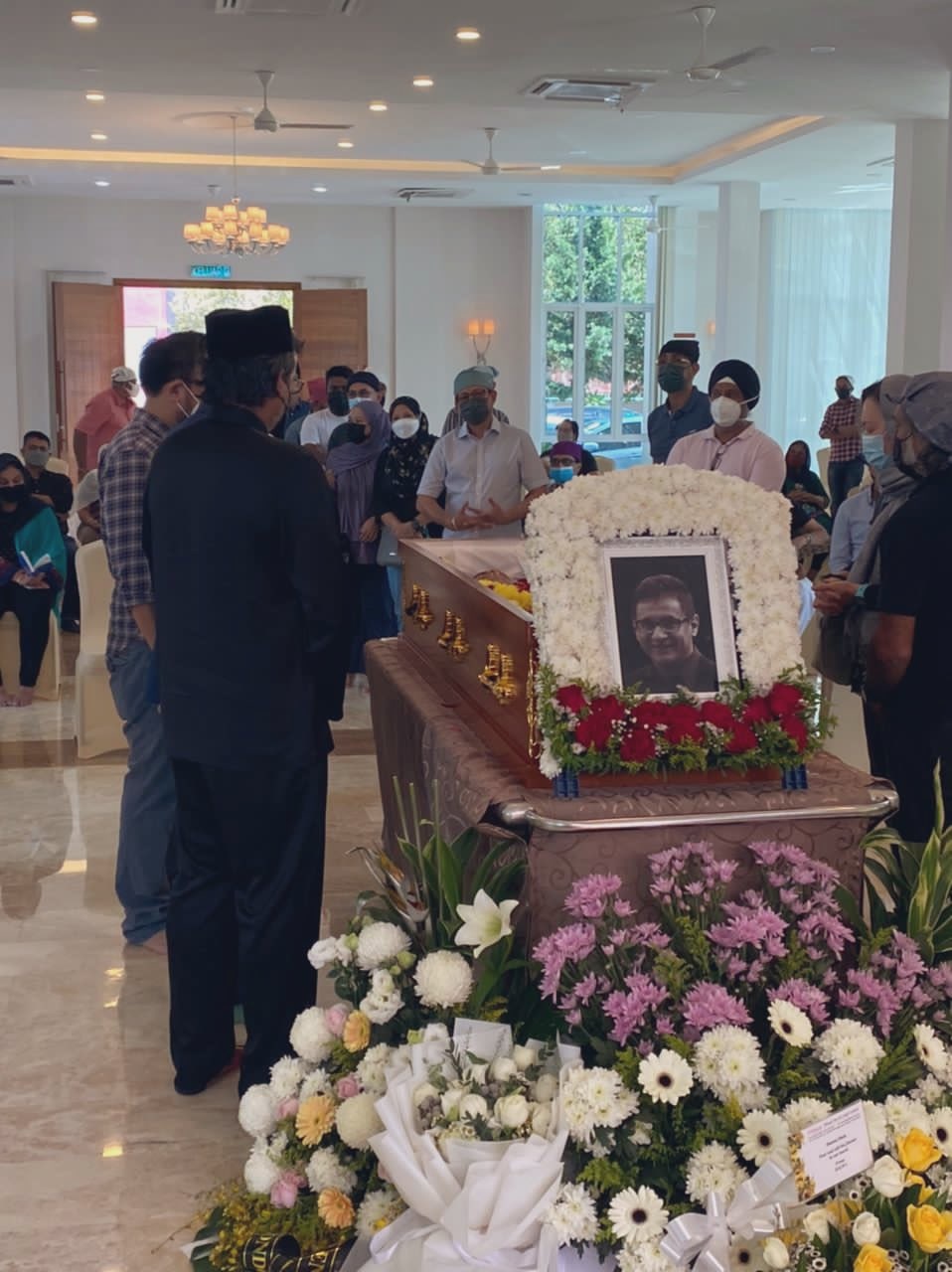 “我爸不是打加强针死的！”史柏格星儿子促停止造谣