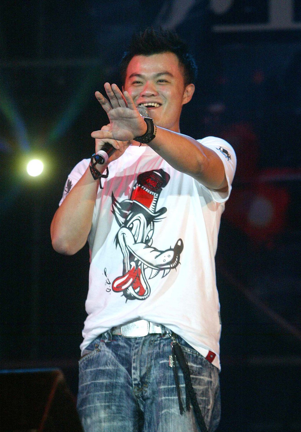 “星光帮”安伯政转行当冷气工 本尊正能量回应获赞爆