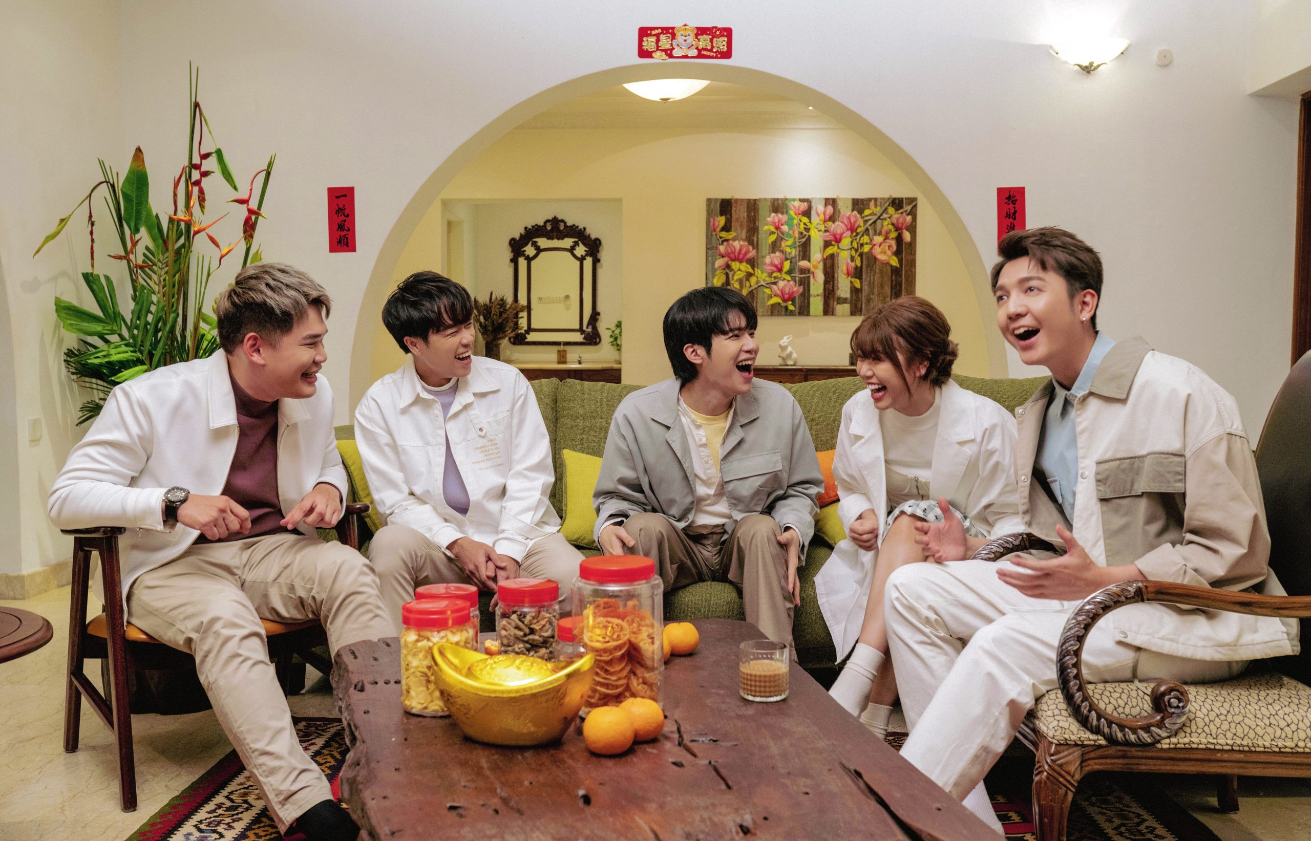 《新愿》走温馨路线 艺人唱出对回家过年的渴望