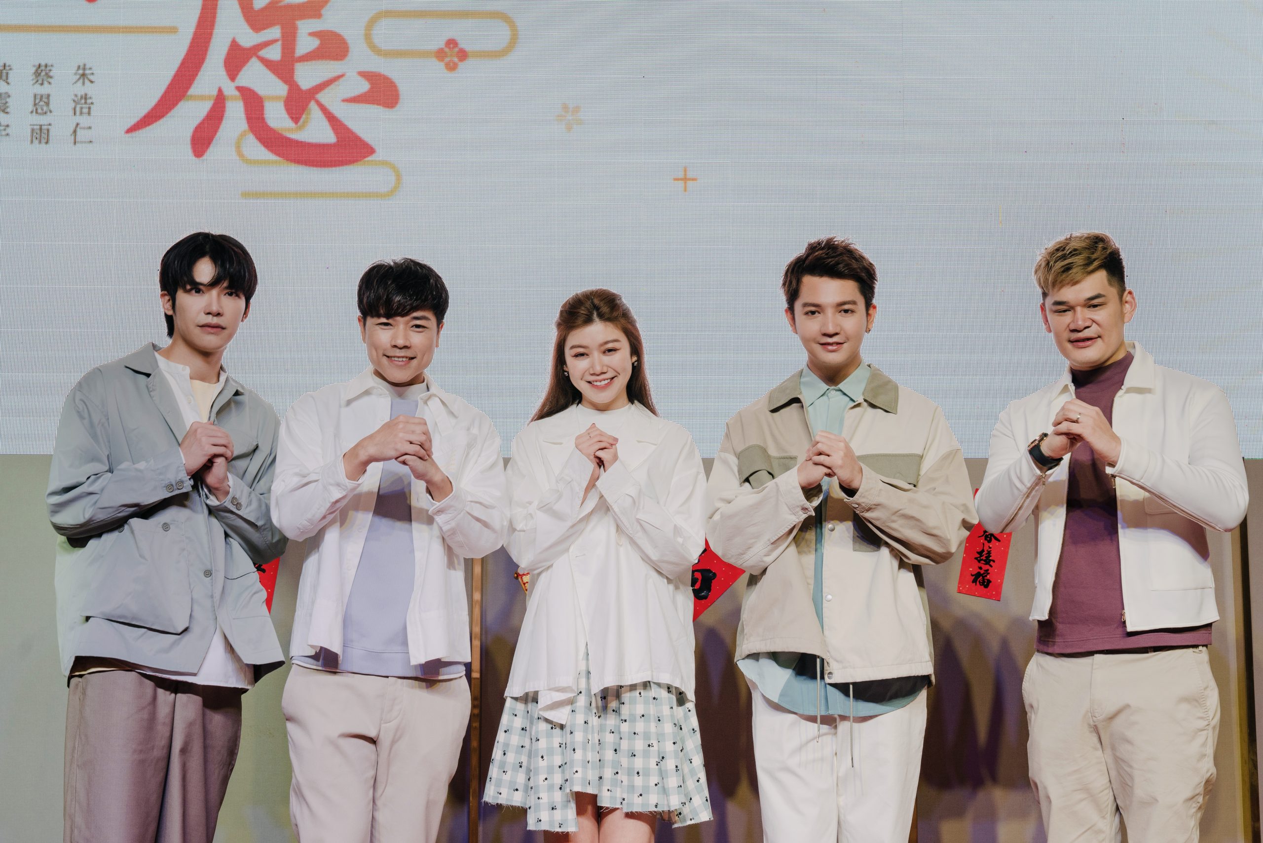 《新愿》走温馨路线 艺人唱出对回家过年的渴望