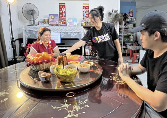 【​砂拉越独门年味／03】虾饼与阿渣，风味小吃最佳拍档