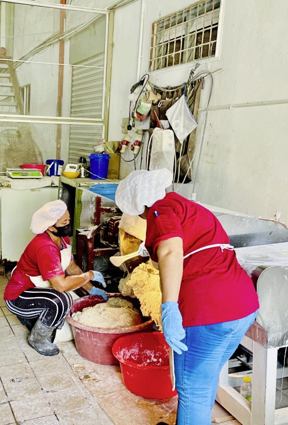 【​砂拉越独门年味／03】虾饼与阿渣，风味小吃最佳拍档