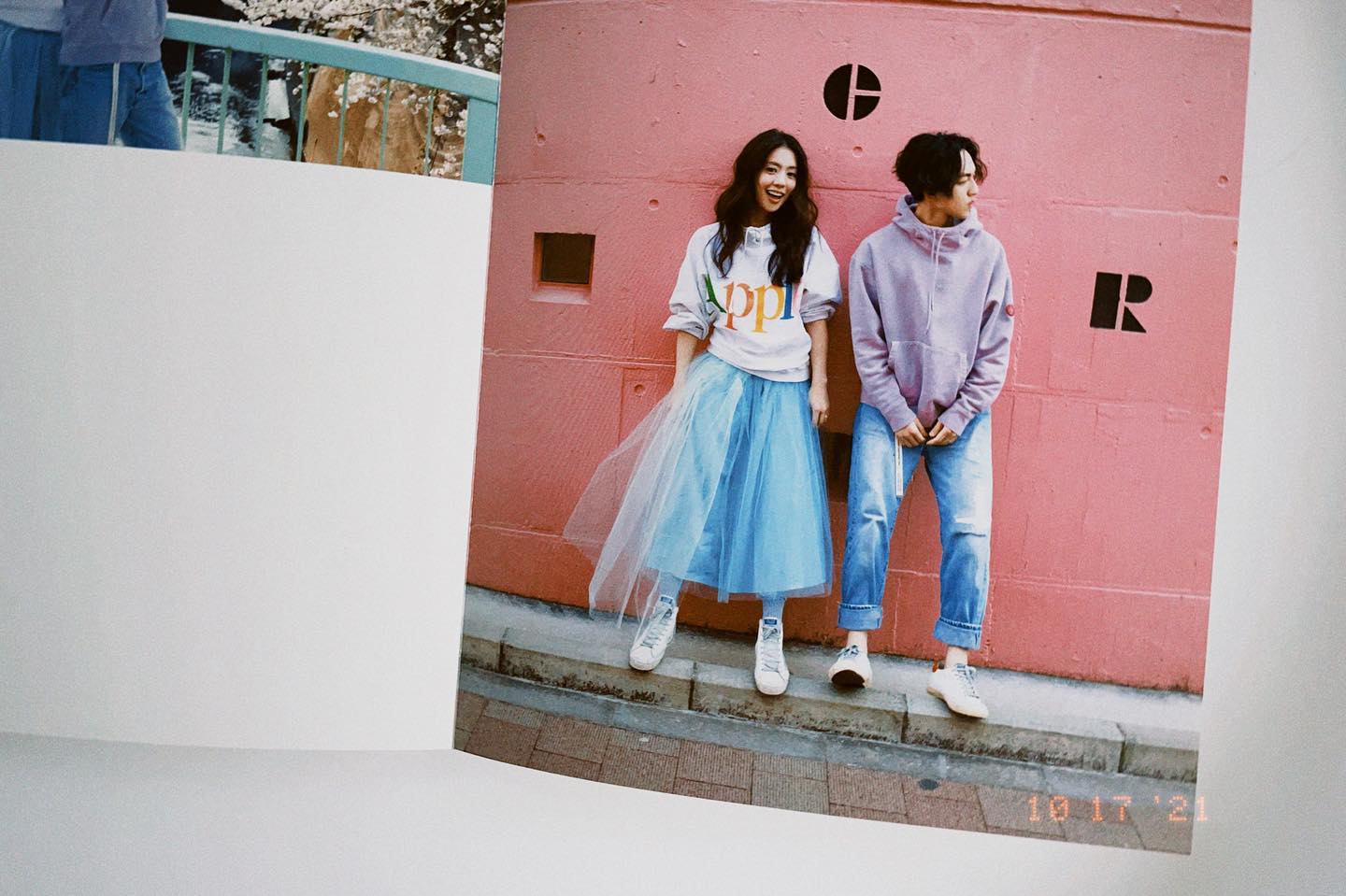 丁文琪晒结婚5周年照放闪 长发林宥嘉撞脸木村拓哉