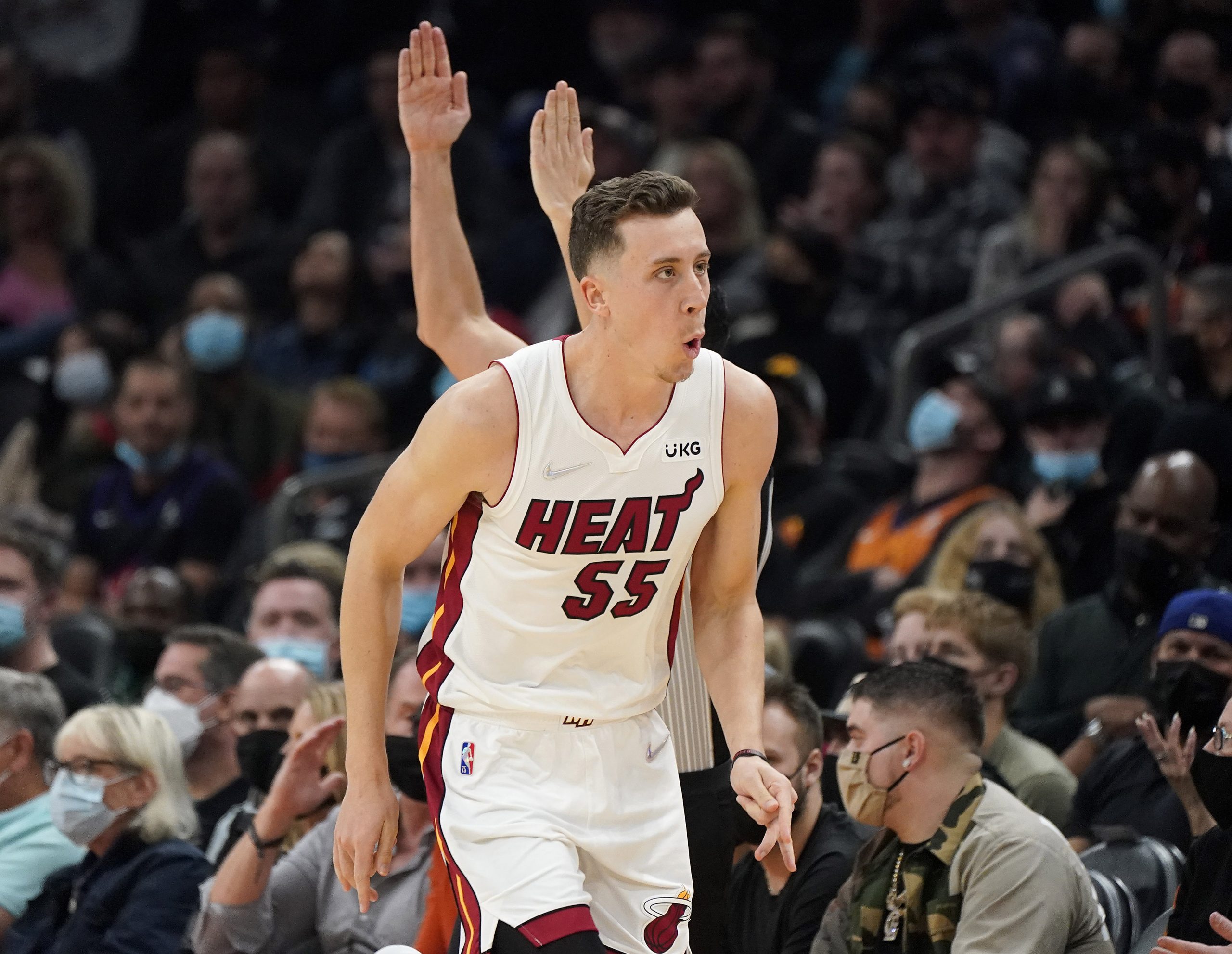 上半场就狂轰15弹  热火（三分浪潮）射落太阳