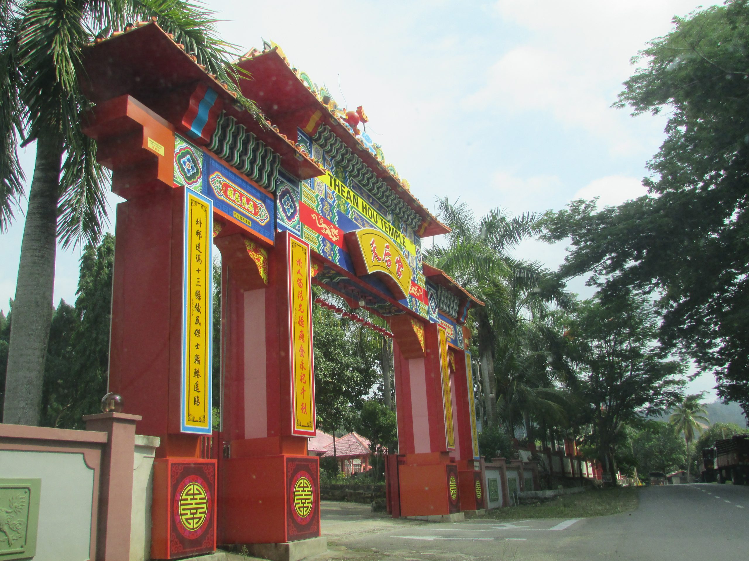 东:关丹海南会馆办年货市场,欢迎商贩免费摆摊。