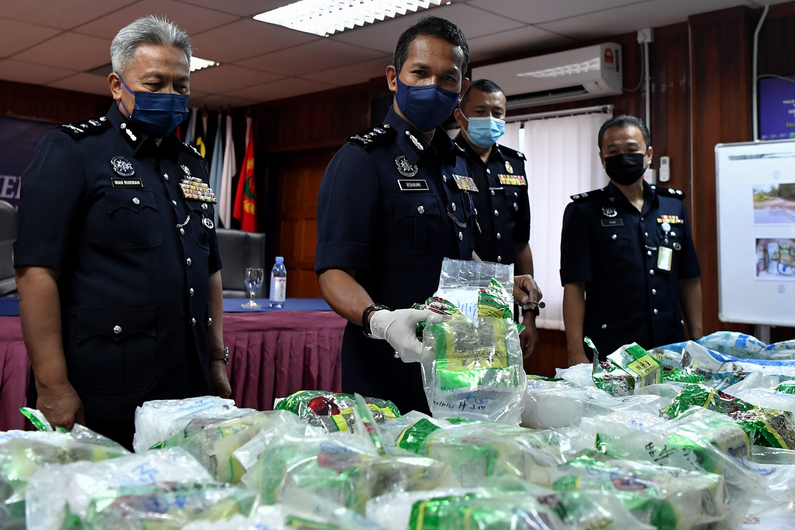 东:登州警方发现沿海路线运毒新手法