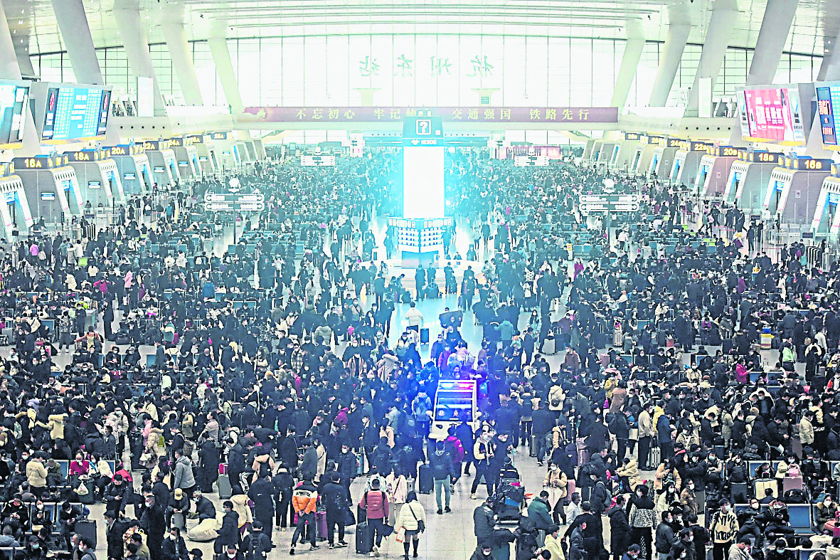 中国春运高峰 各大火车站挤爆