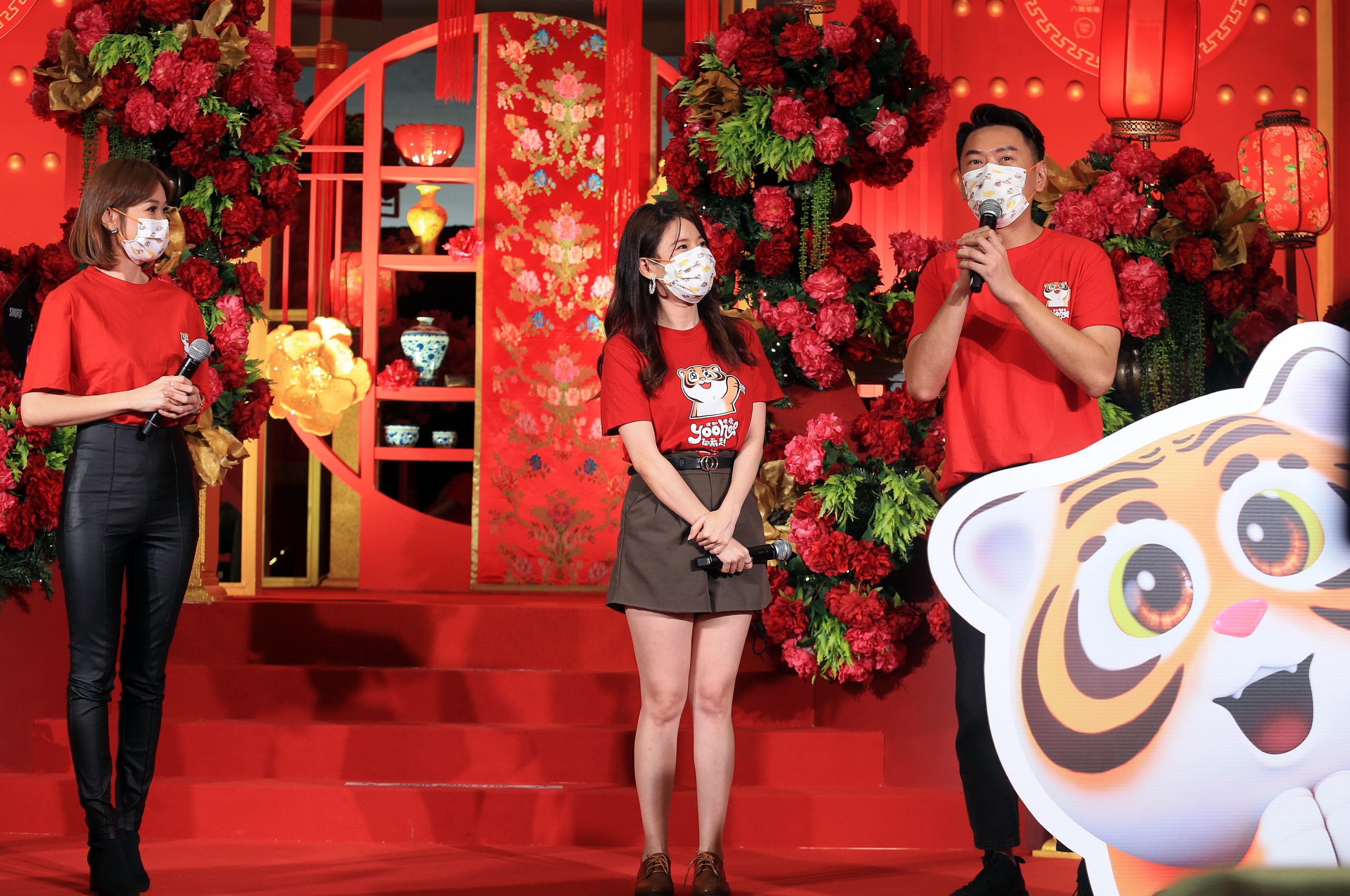 久违“解封”与观众同乐   群星欢腾迎新春