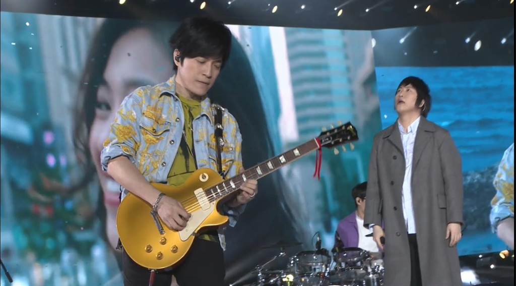 五月天跨年唱惊传意外 工作人员摔落舞台