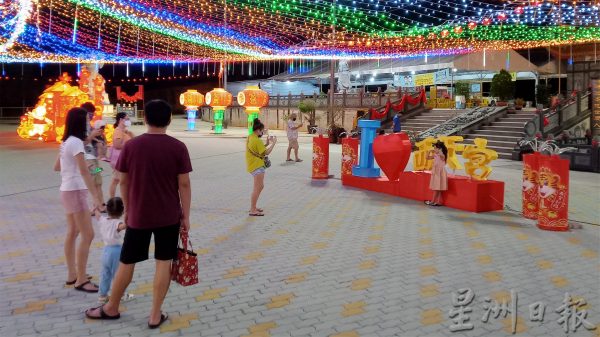 供fb/ 庇朥西天宫九皇大帝22日起至2月15日举办2022金虎年新春花灯节。