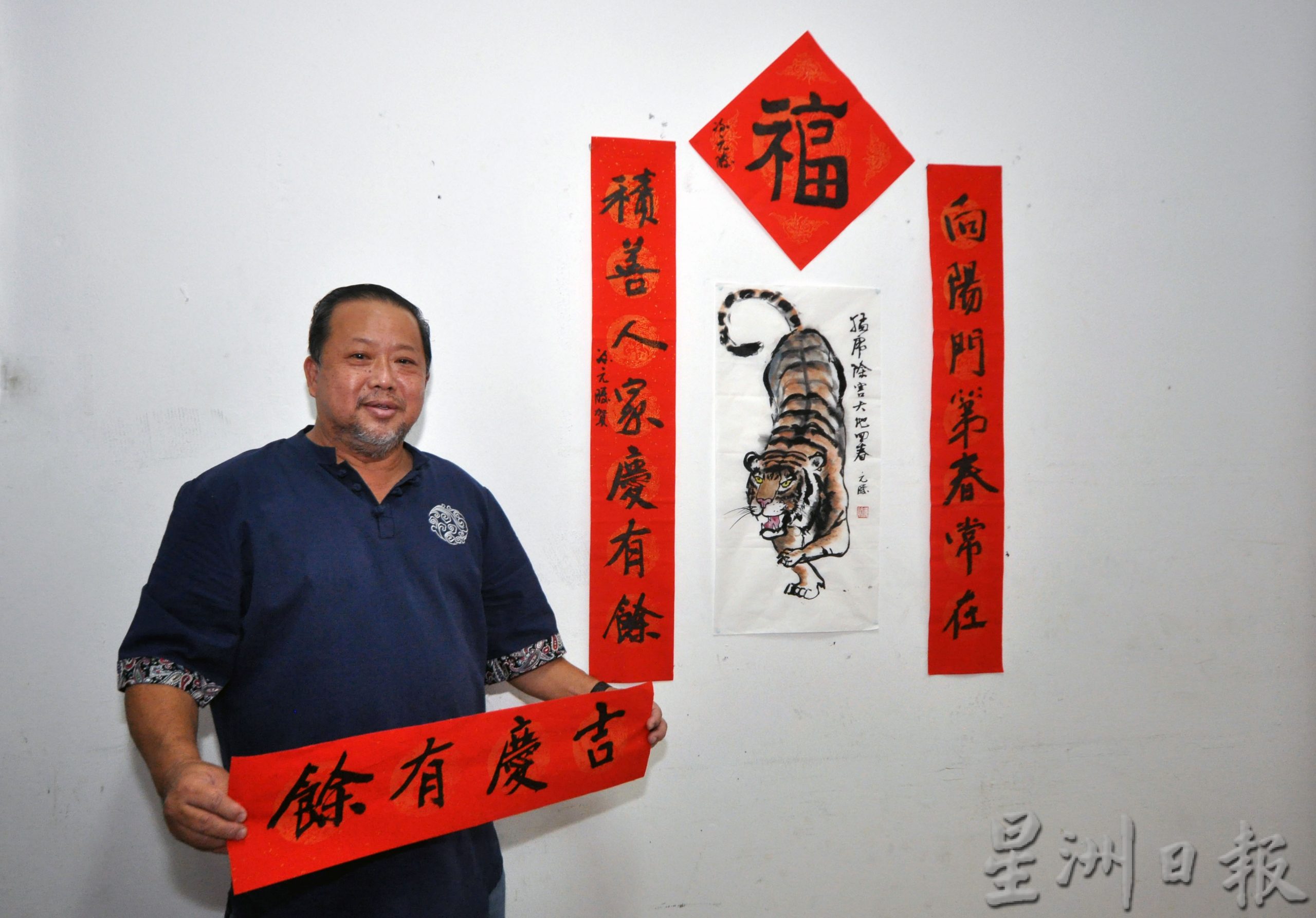 供fb/（新春备稿）发扬文化添年味，虎年艺术品吸睛美观