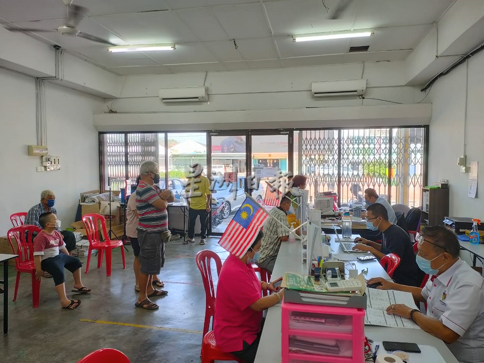 供FB／大马一家援助金接受申请，内税局及州议员服务中心现人潮