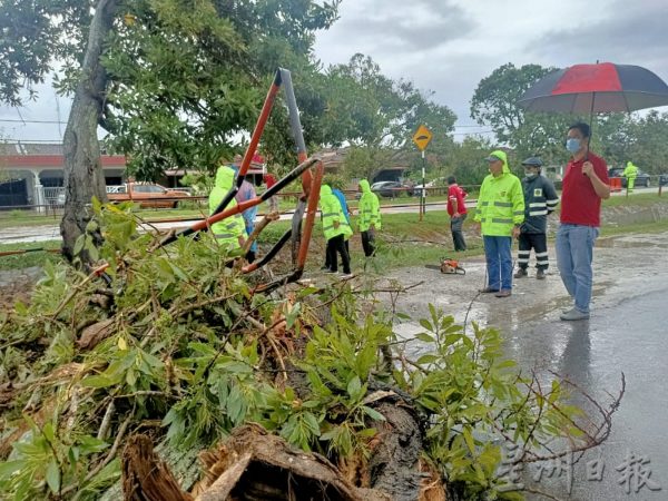 供FB/张聒翔:森州东部大雨或到3日,大家勿掉以轻心