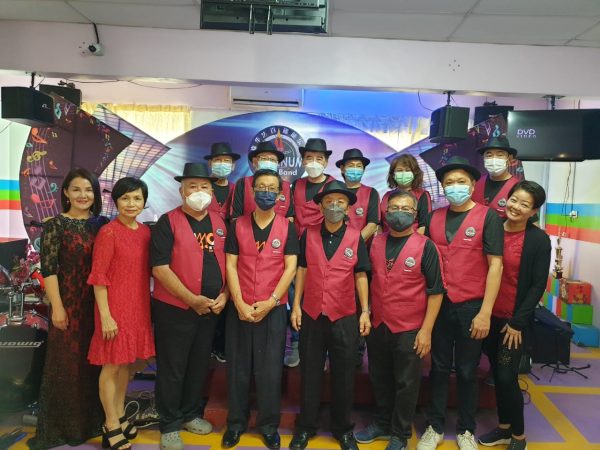 供FB/森华人演艺人公会推出“森华艺百递能乐队”推广音乐