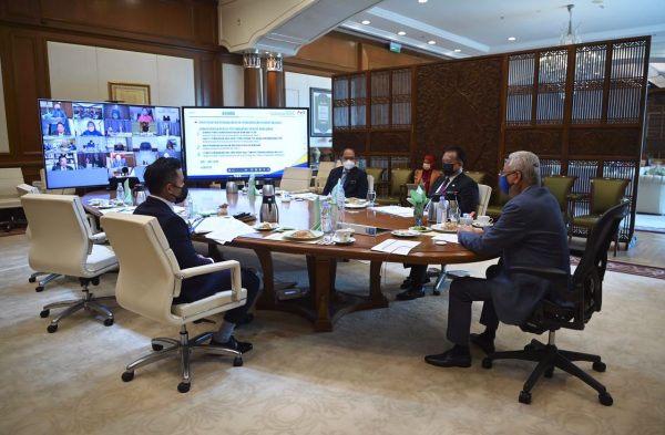 依斯迈:标准净鸡零售价降20仙 允进口鸡肉