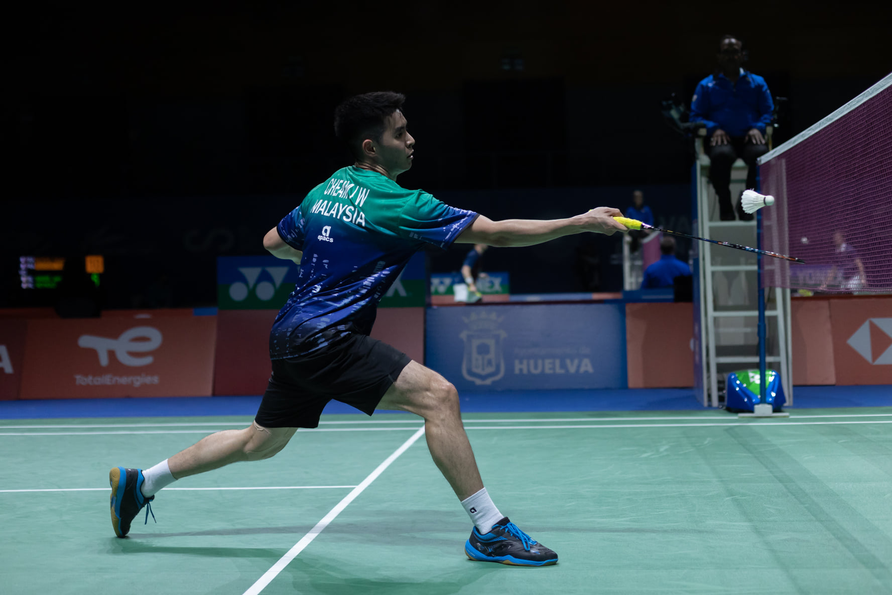 先失1局逆转挫加国选手  詹俊为惊险闯次圈