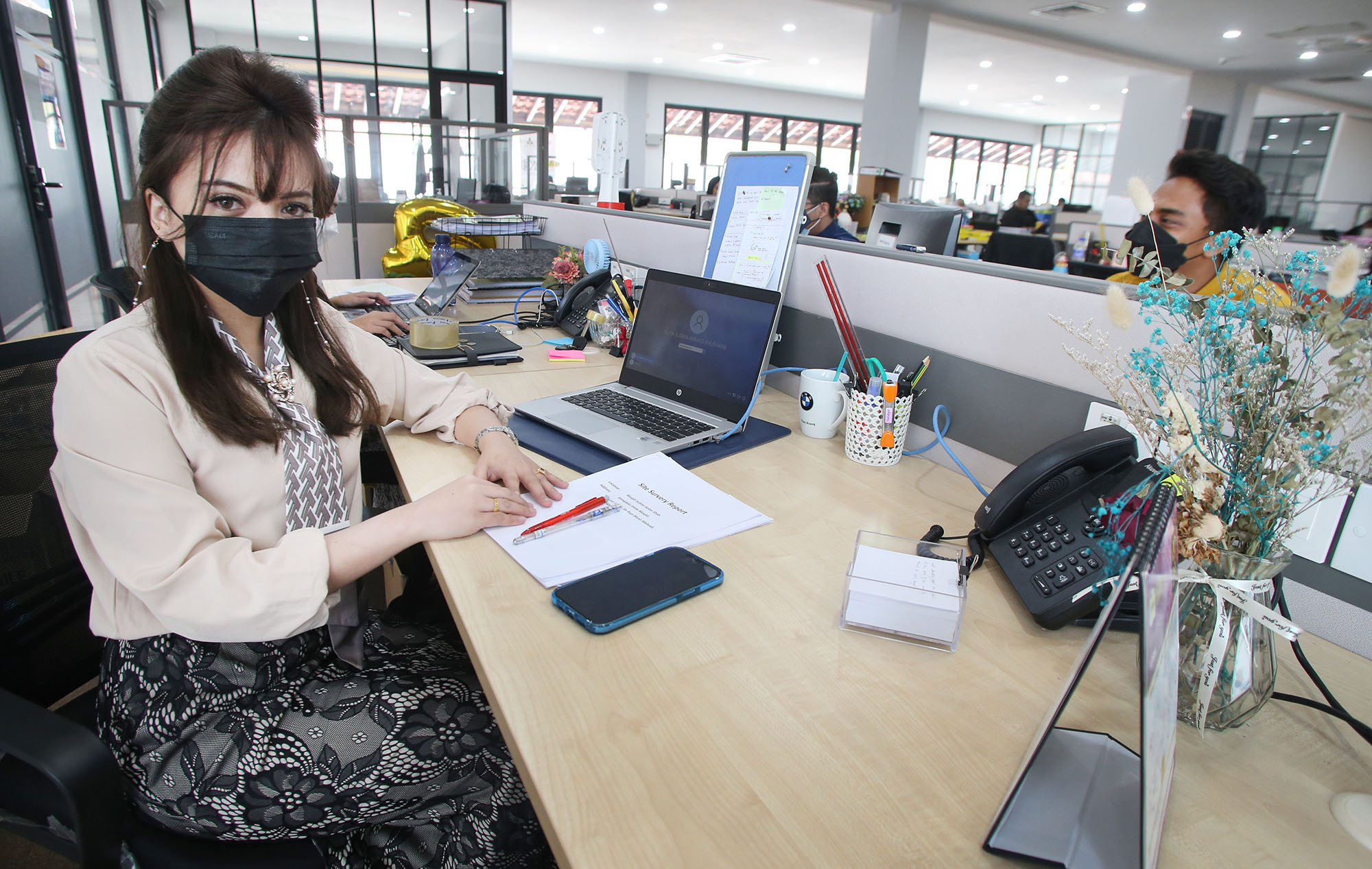 全国版／【暖势力】／新年正能量新闻／前空姐华丽转身 交亮丽成绩