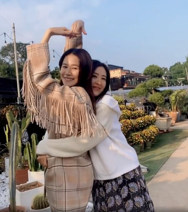 双眼惹微调之嫌 唐诗咏否认:我崇尚自然