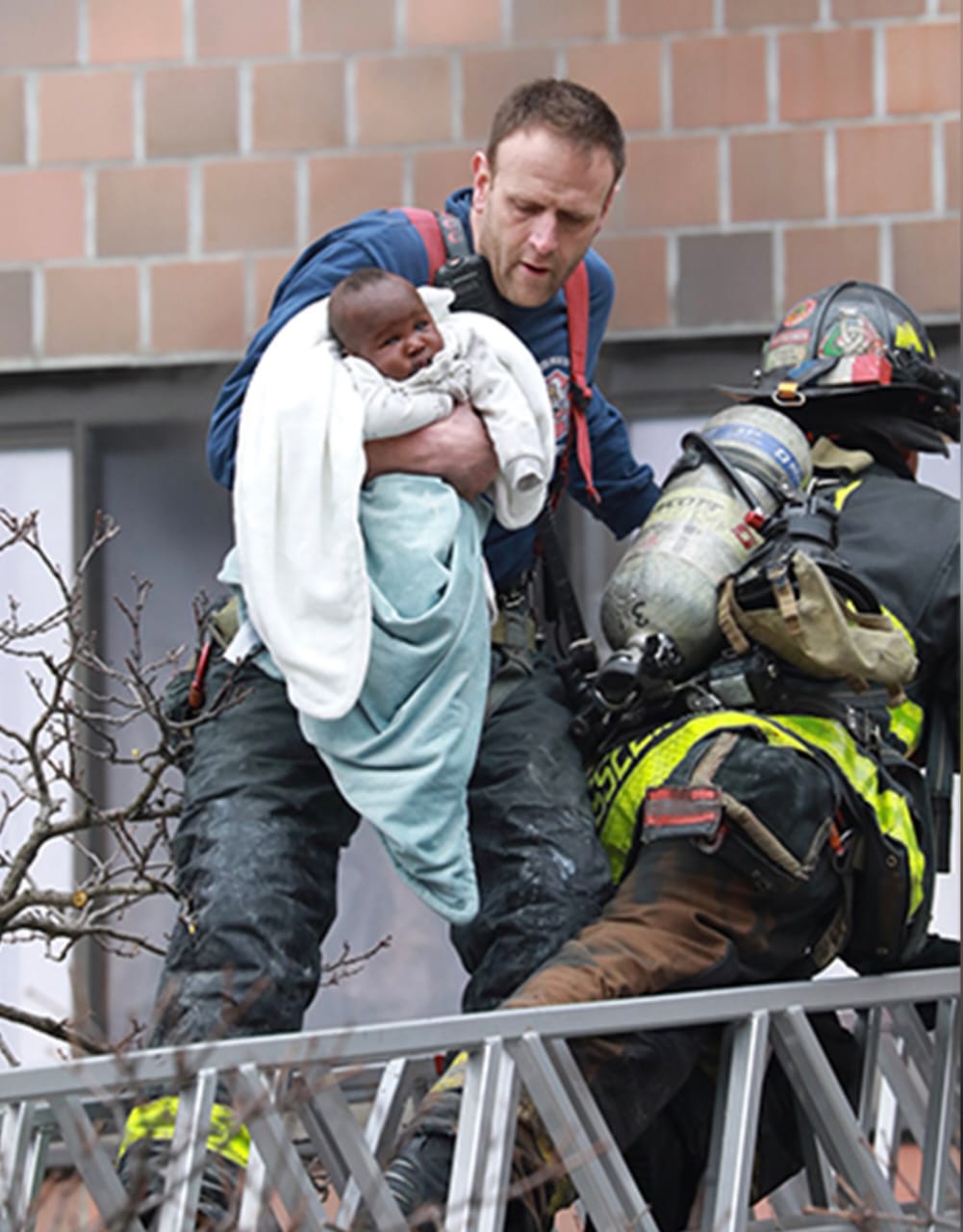 取代/11.06pm/纽约19层住宅大火 19死63伤