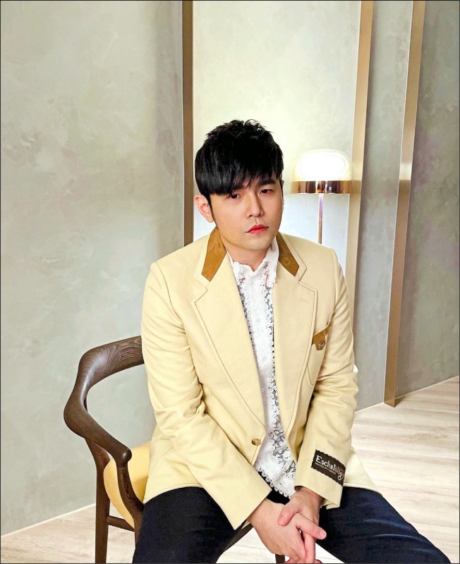 周董潮牌NFT狂卖登全球第3　刘畊宏被网嘲靠朋友赚钱